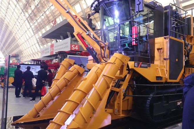 甘蔗专家组出席2025中国丘陵山区农机装备暨甘蔗机械化博览会并现场指导